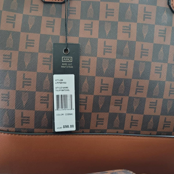 NWT London Fog 3 Piece Bag Set Marci Crossbody, Toiletry, & Tulip Satchel - Picture 3 of 13